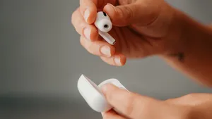 Apple Reportedly Planning AirPods With Cameras for 2027 Launch