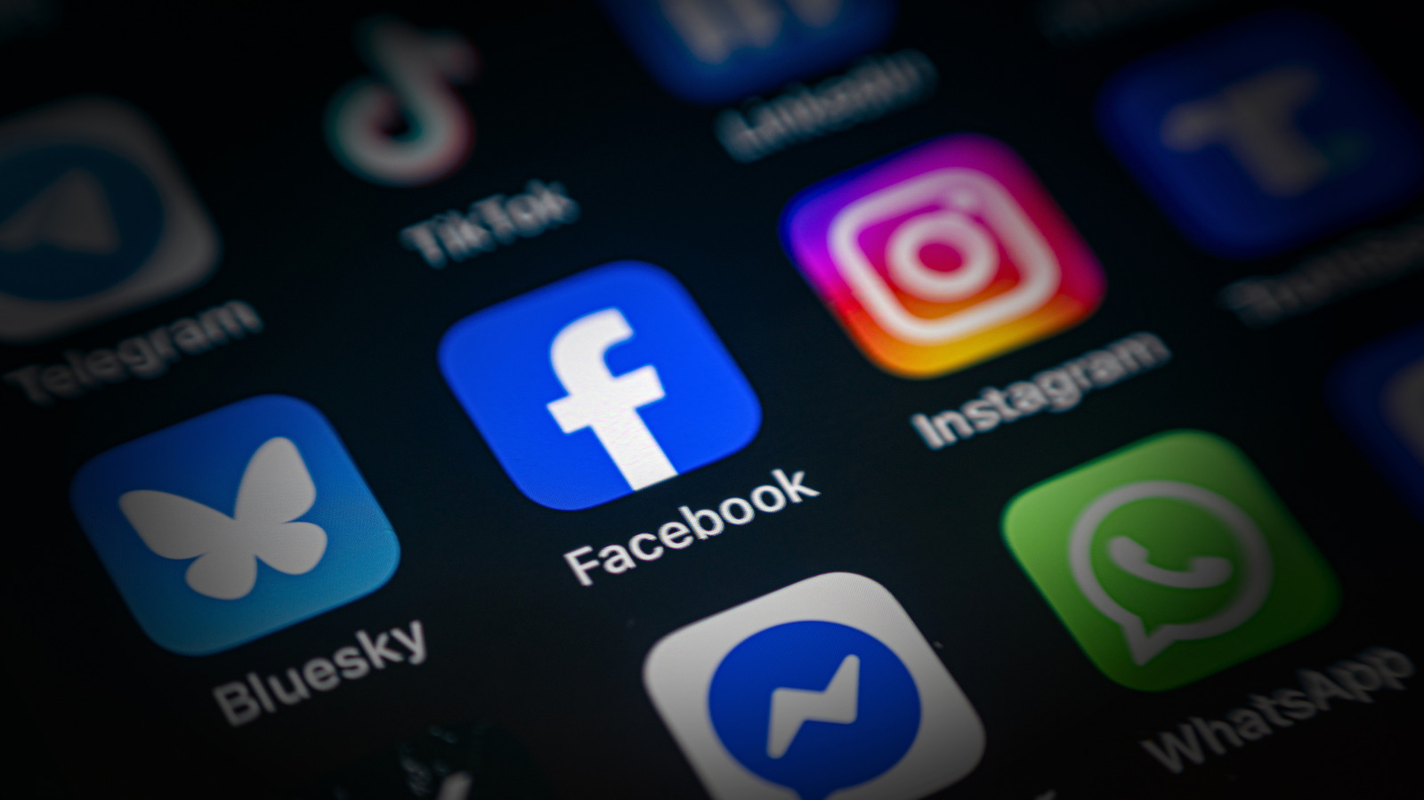 Facebook, Instagram, WhatsApp, and Messenger Experiencing Service Disruptions