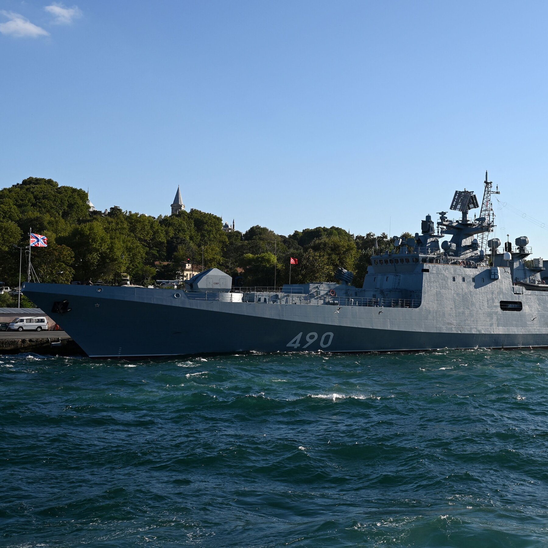 UK and Russian Defense Ministries Investigate Incident Involving Warning Shots in English Channel